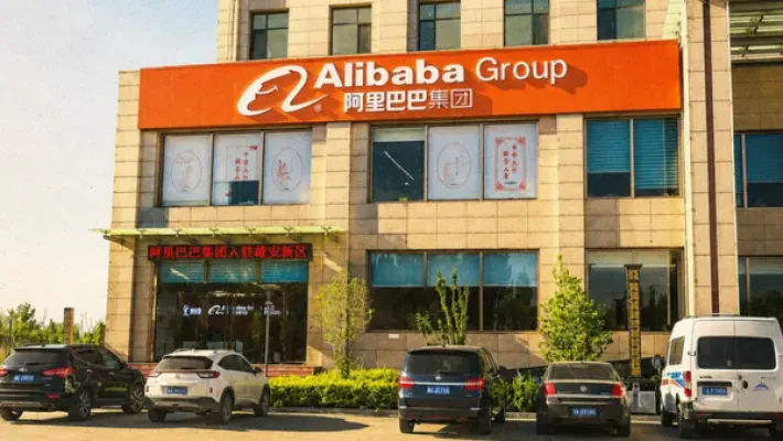 Alibaba anuncia chip Zhenwu V900 e plano para IA de até 10 trilhões de parâmetros