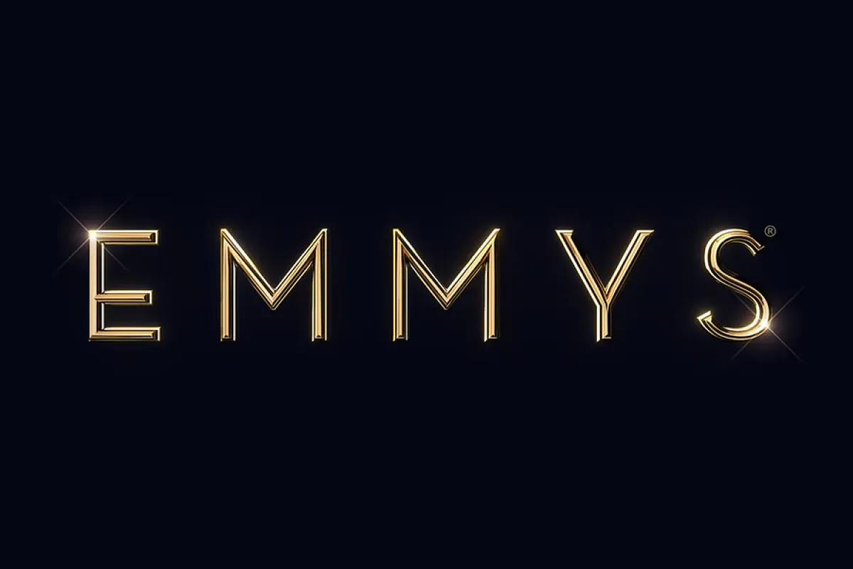 Logotipo dourado do Emmy sobre fundo escuro, arte oficial da Television Academy