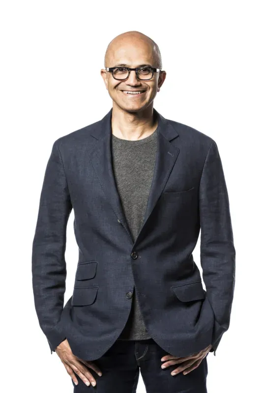 Satya Nadella, CEO da Microsoft, em retrato oficial