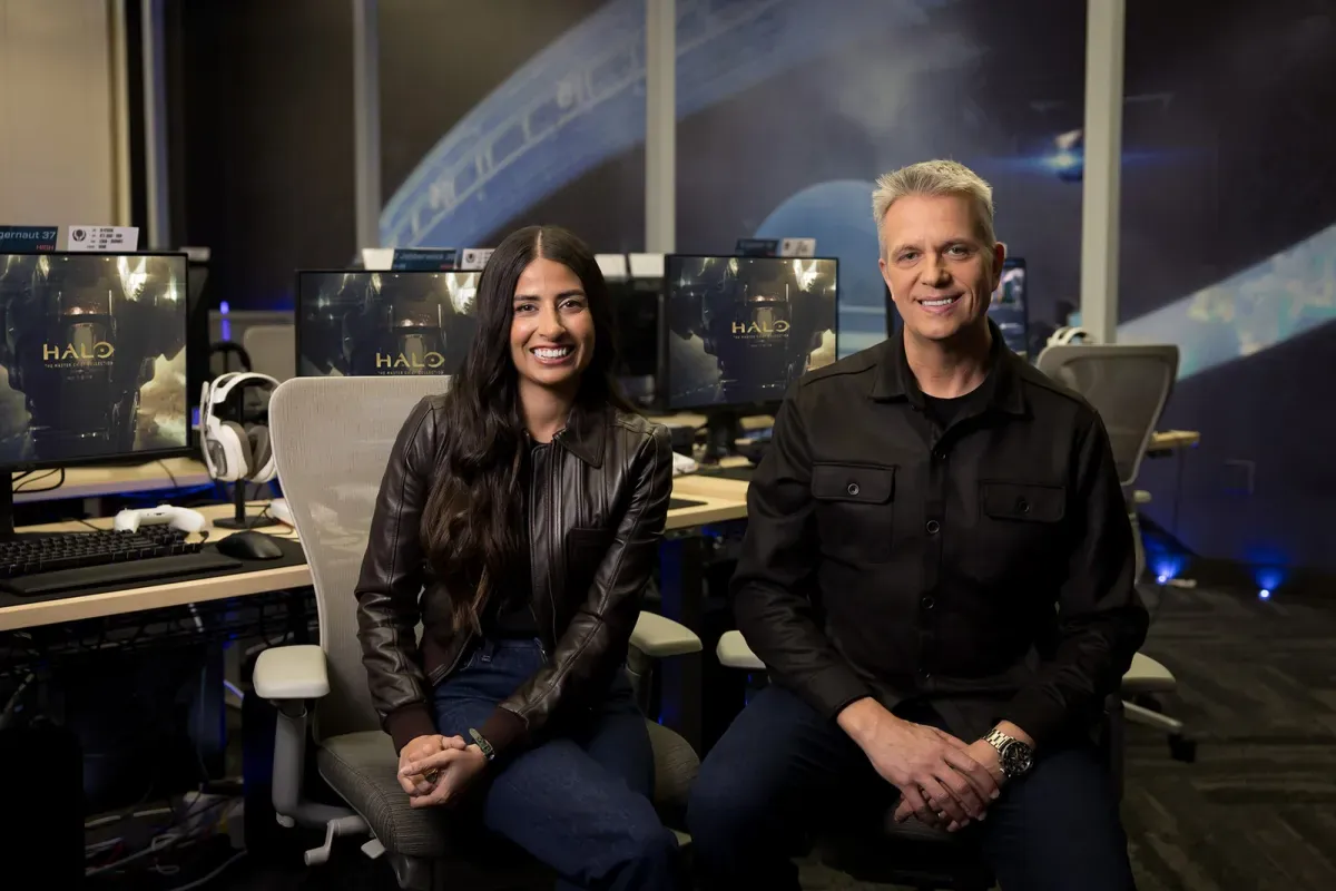 Asha Sharma, CEO do Xbox, ao lado de Matt Booty, diretor de conteúdo da divisão