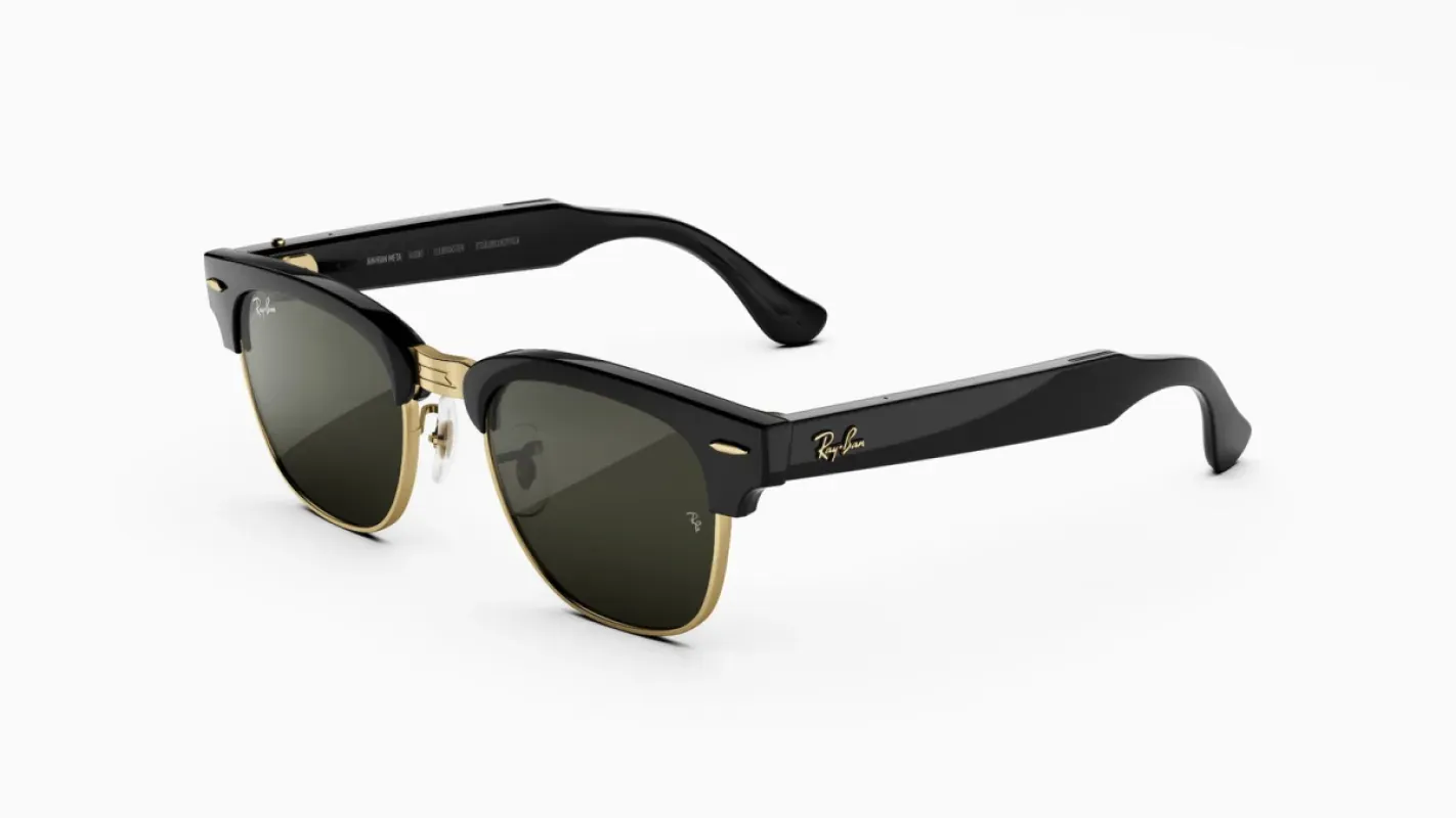 Óculos Ray-Ban Meta Audio no estilo Clubmaster, com armação preta e dourada e lentes verdes, sobre fundo branco