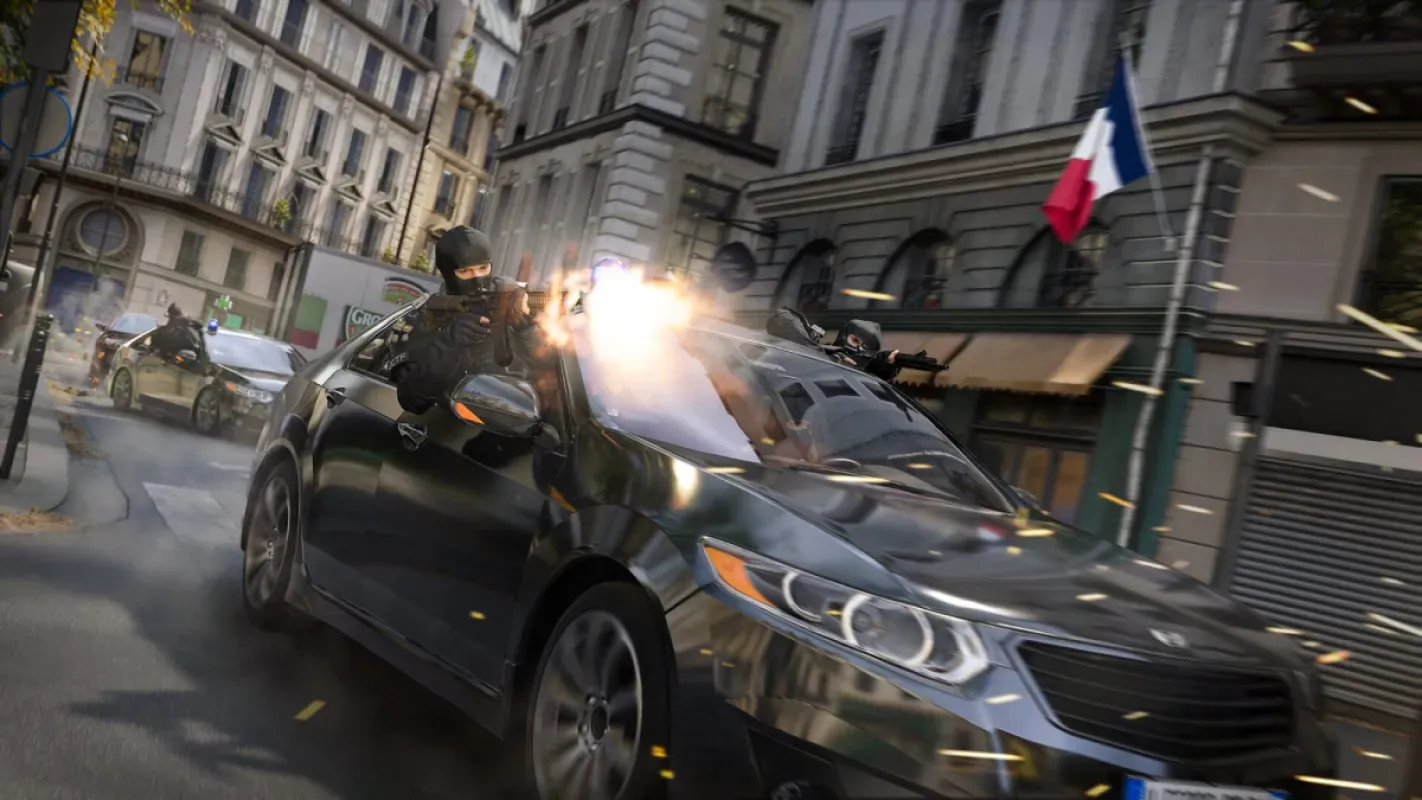 Soldado atira de dentro de um carro em perseguição por uma rua de Paris em Modern Warfare 4