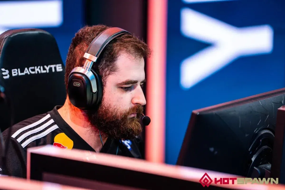 FalleN, da FURIA, de headset durante partida do Thunderpick World Championship
