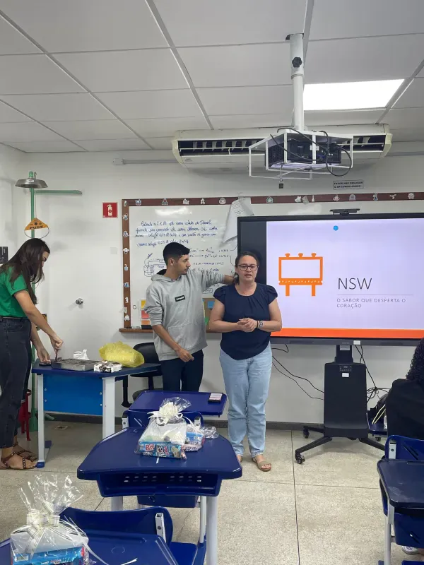 Participantes apresentam trabalho no encerramento da primeira turma do Ifes Gerações Conectadas, no Ifes Campus Aracruz, em julho de 2025