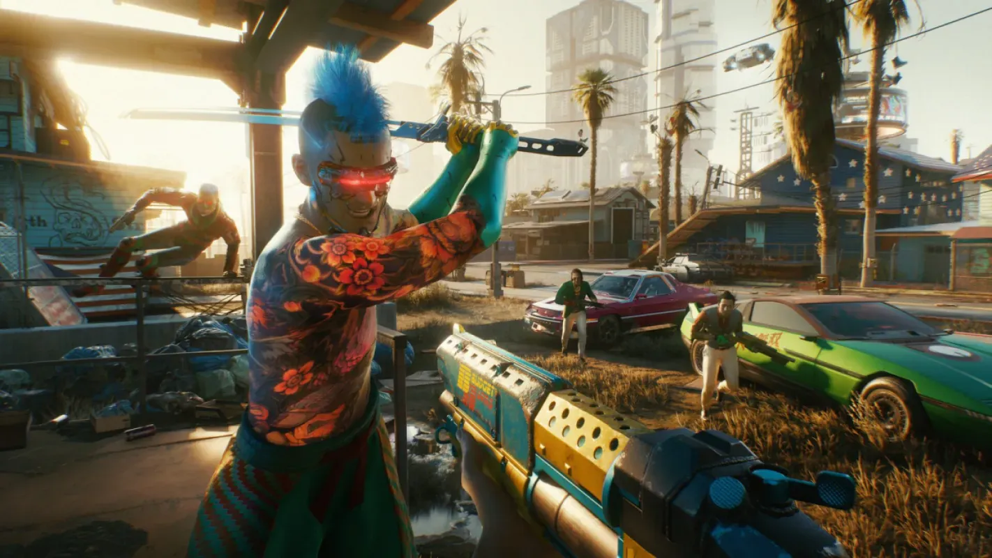 Combate em primeira pessoa contra um inimigo com espada nas ruas de Night City em Cyberpunk 2077