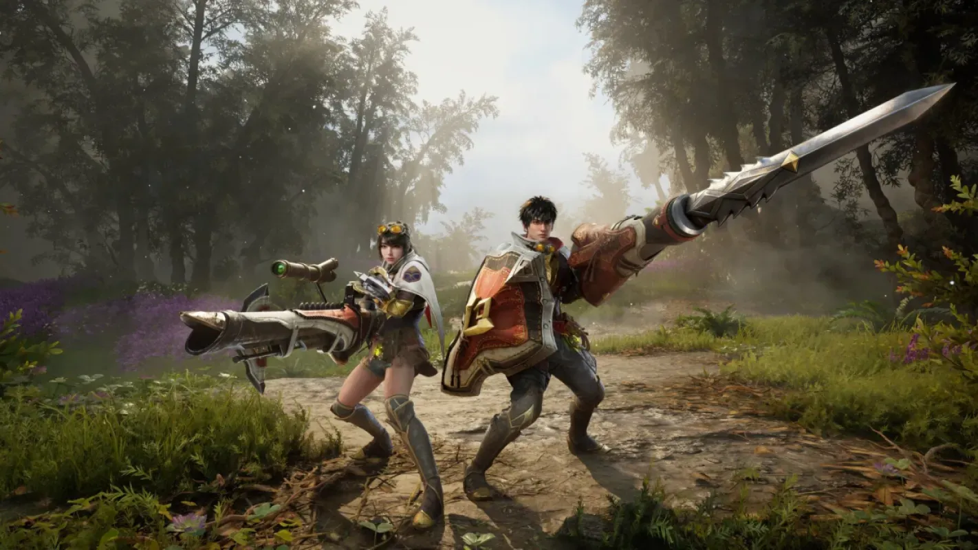 Dupla de caçadores com uma arma de fogo pesada e uma lança com escudo numa clareira de floresta em Monster Hunter Outlanders