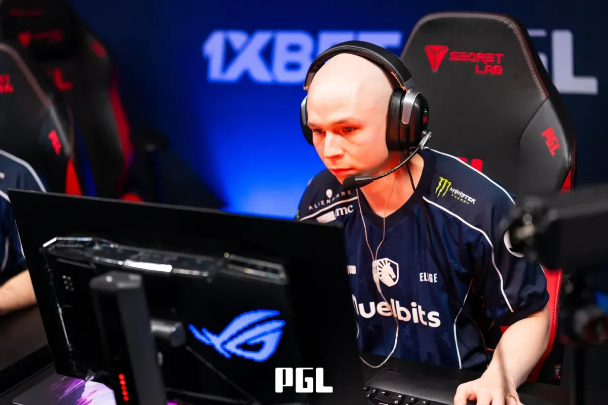 Jogador do Liquid no palco da PGL Masters Bucharest durante a vitória sobre a Legacy