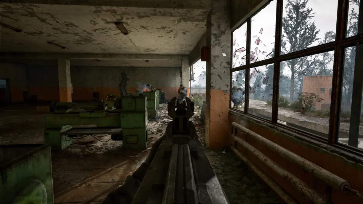 Oficina abandonada com máquinas antigas em S.T.A.L.K.E.R. 2