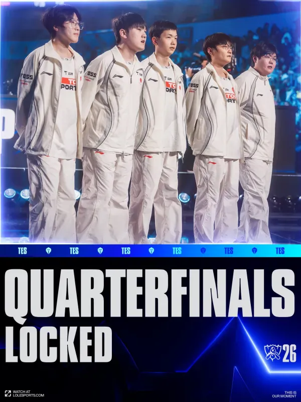 Jogadores da Top Esports no palco do Worlds 2026 com a arte oficial de classificação para as quartas de final